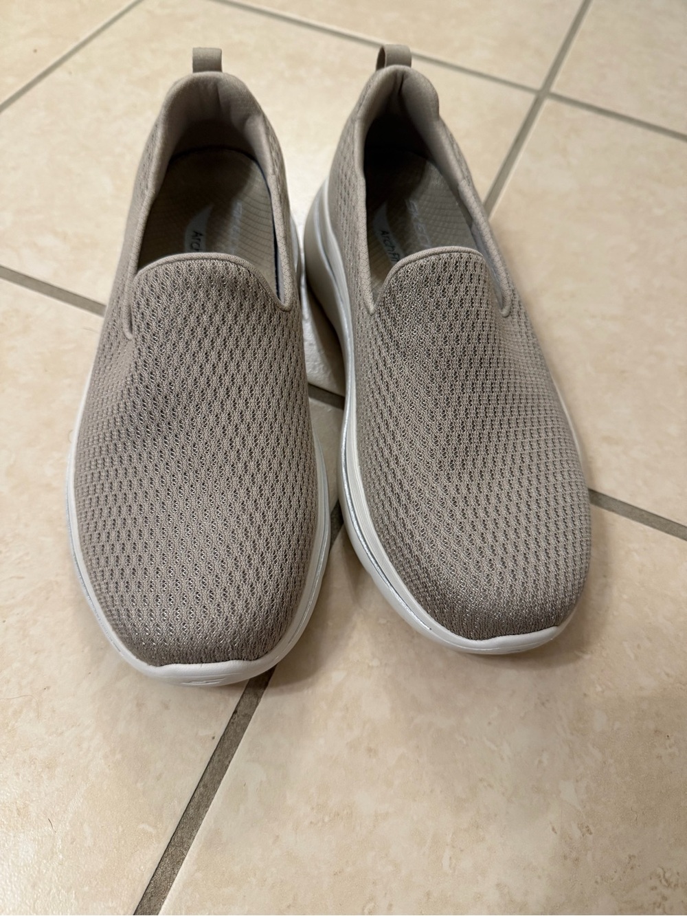 NWOT Skechers Size 6.5 Slip-On Knit Sneakers Beige
